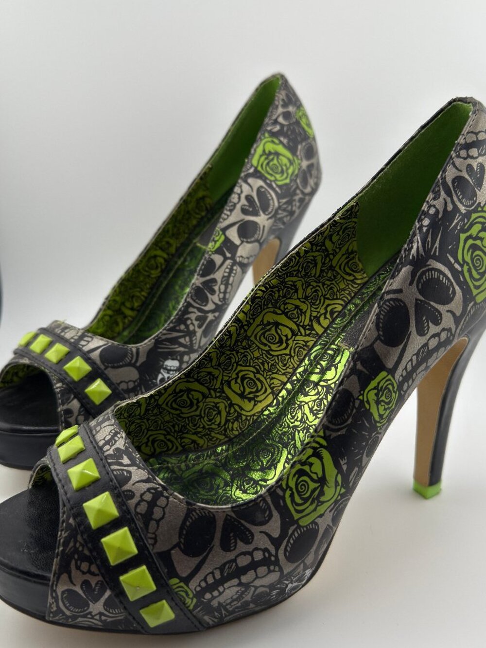 Just Fabulous Skull Roses Peep Toe Stiletto Heels Lime Green (Size 9)